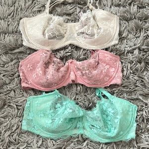 Un-lined Victoria secret bras, size 34DD